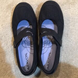 Aravon Mary-Jane Black Cross Strap Velcro Closure Flat Shoe-Size 11